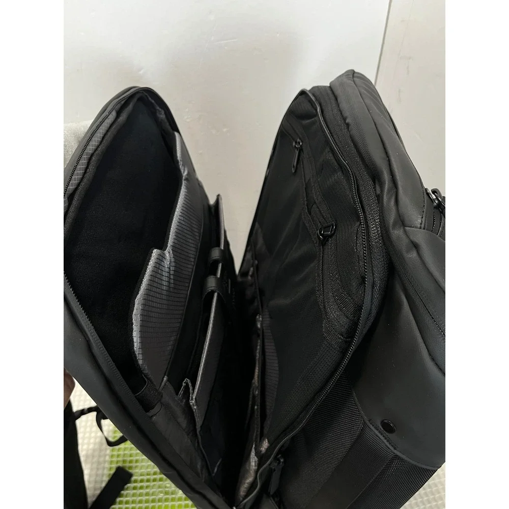 AVIO Los Angeles E010125 Black Backpack 30L Tech Laptop NEW WITH TAG Travel Bag